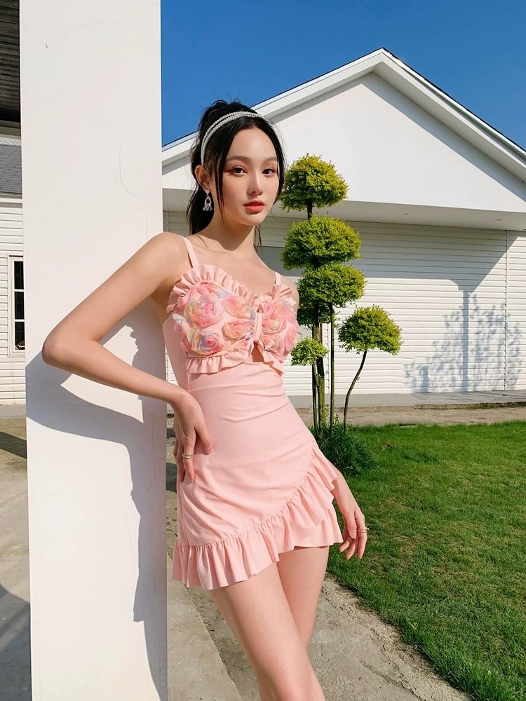 Swimwear - ชุดว่ายน้ำวันพีซแบบกระโปรงสำหรับผู้หญิง ปี 2026 ดีไซน์ใหม่ ช่วยให้ดูผอมเพรียว สไตล์เรียบร้อย