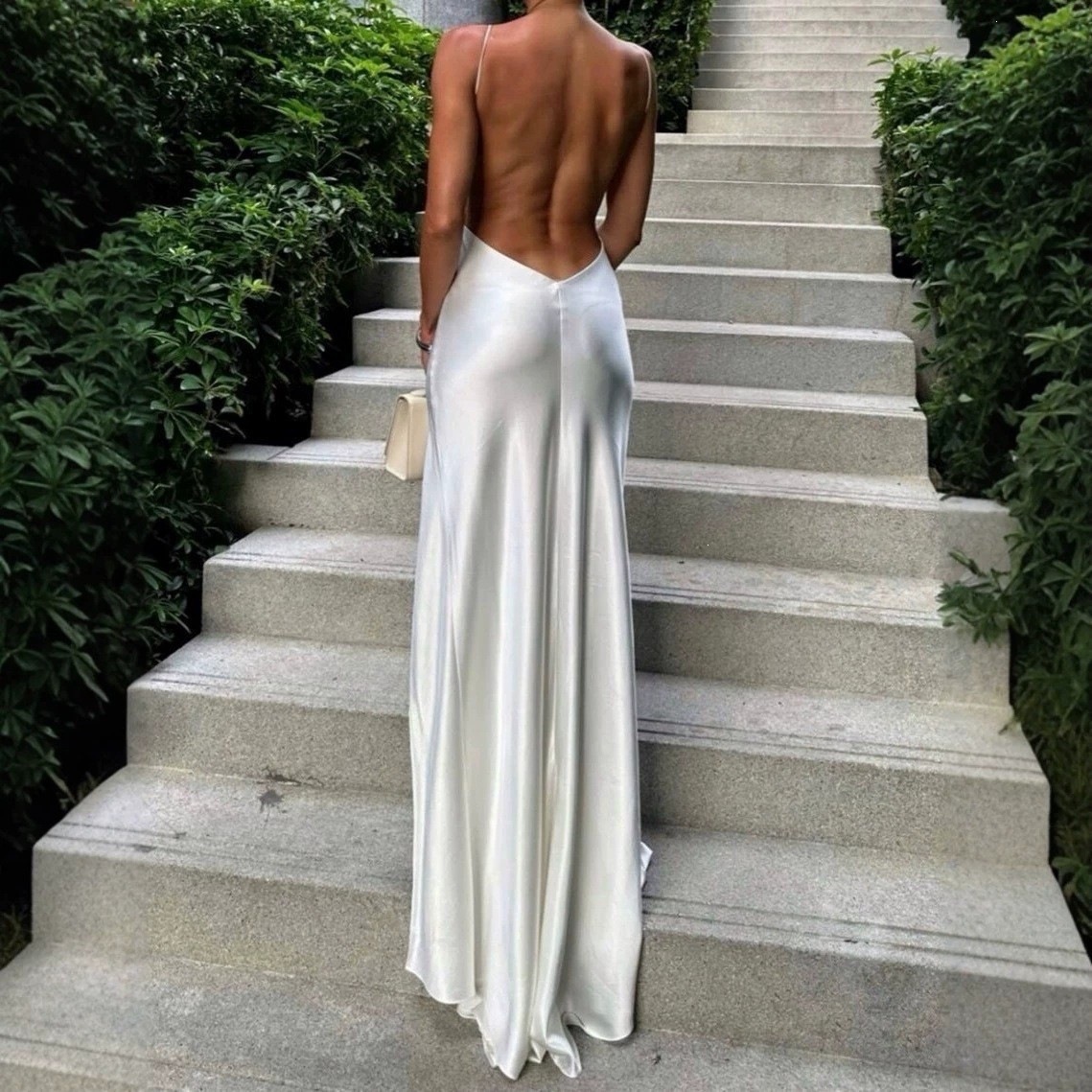 ชุดราตรียาวผ้าซาตินสีขาว สายเด - Elegant Satin Evening Gown Split บทวิจารณ์และราคา