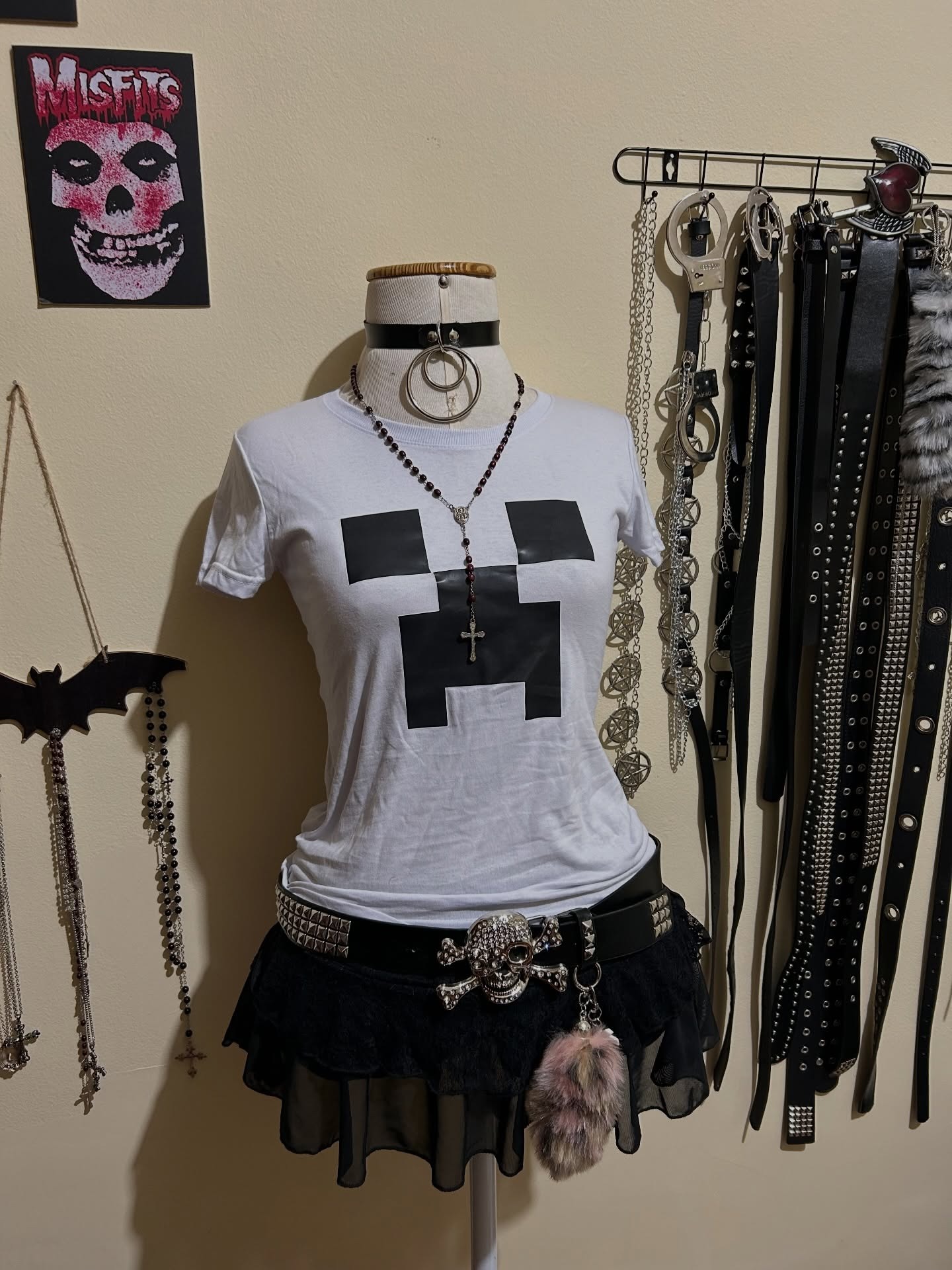 เสื้อยืดสไตล์ฮาราจูกุยุค 2000  - Y2K Graphic Baby Tee Crop บทวิจารณ์และราคา