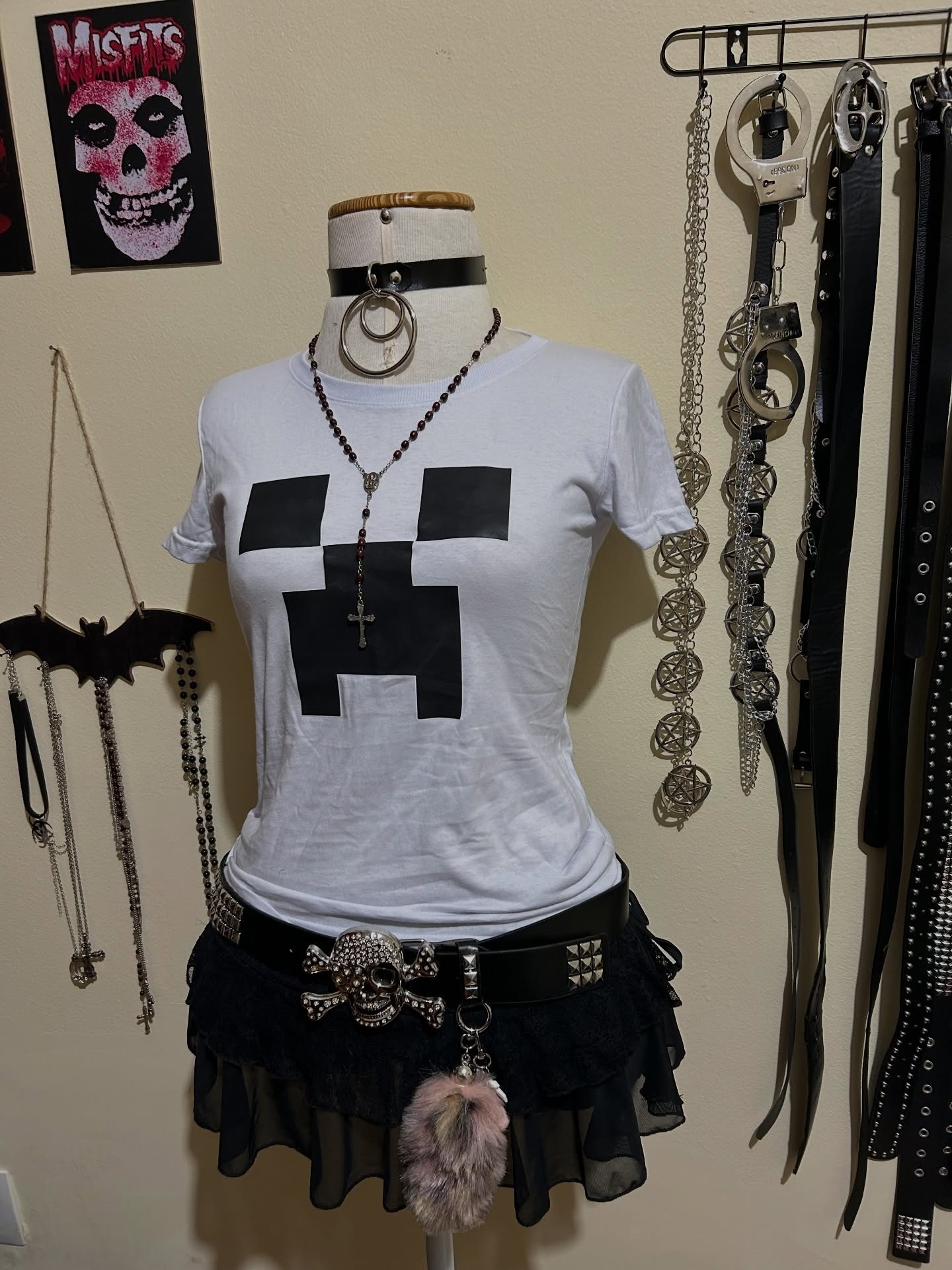 เสื้อยืดสไตล์ฮาราจูกุยุค 2000  - Y2K Graphic Baby Tee Crop บทวิจารณ์และราคา